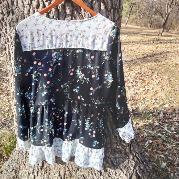 ⬇️ Price Drop!⬇️Susan Betro Boho blouse  in size M. - Picture 2 of 4